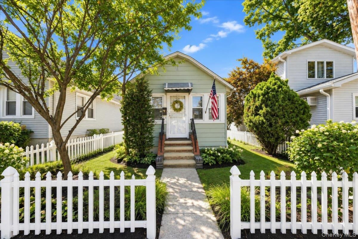 Property Photo: 11 Oak Avenue 11 NY 10465