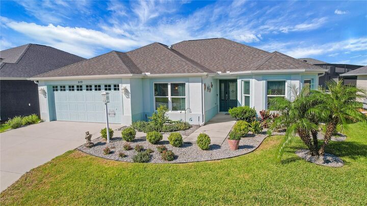 Property Photo: 939 Ebling Loop FL 32163