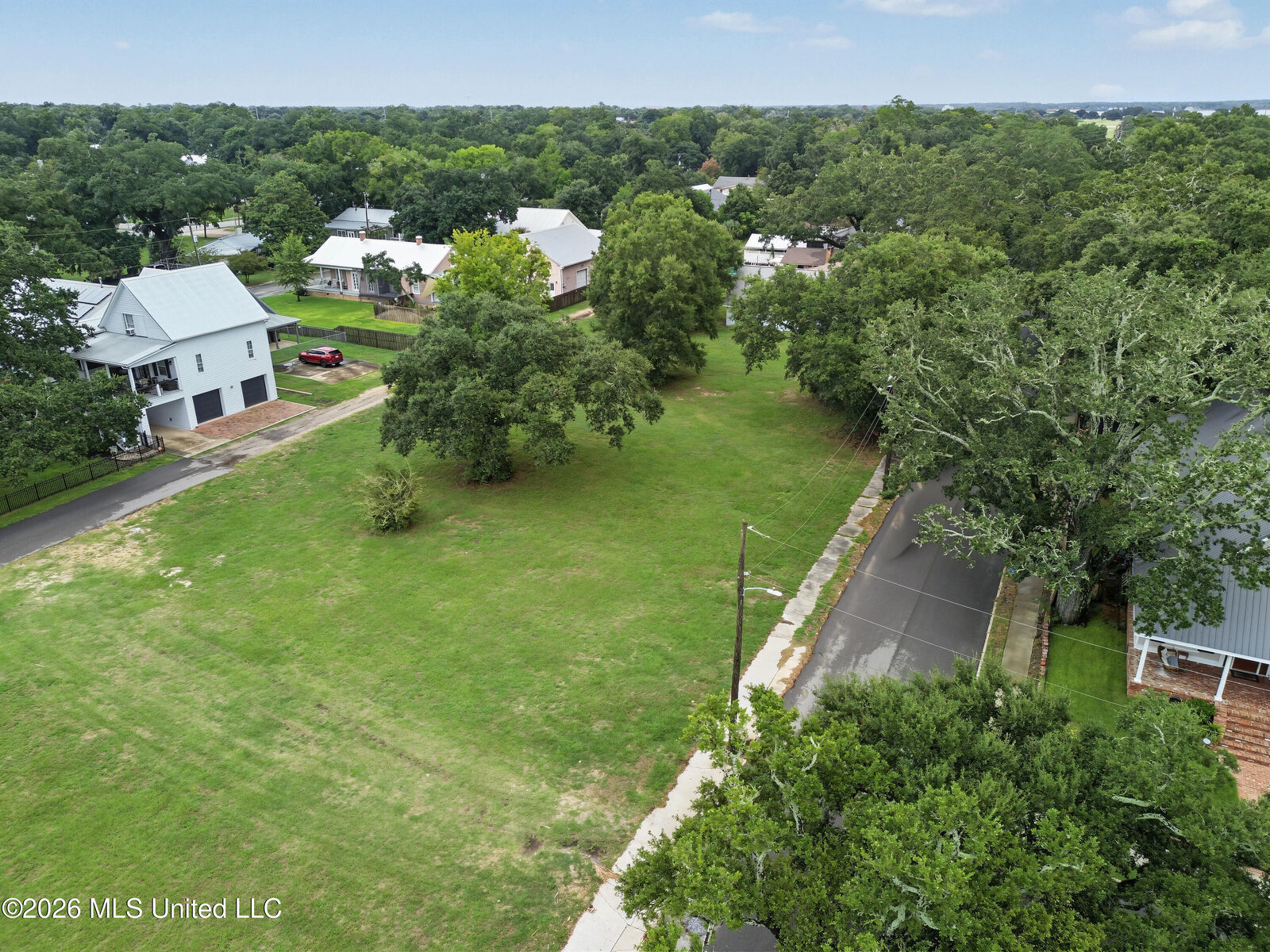 Property Photo:  129 Saint Charles Avenue  MS 39530 