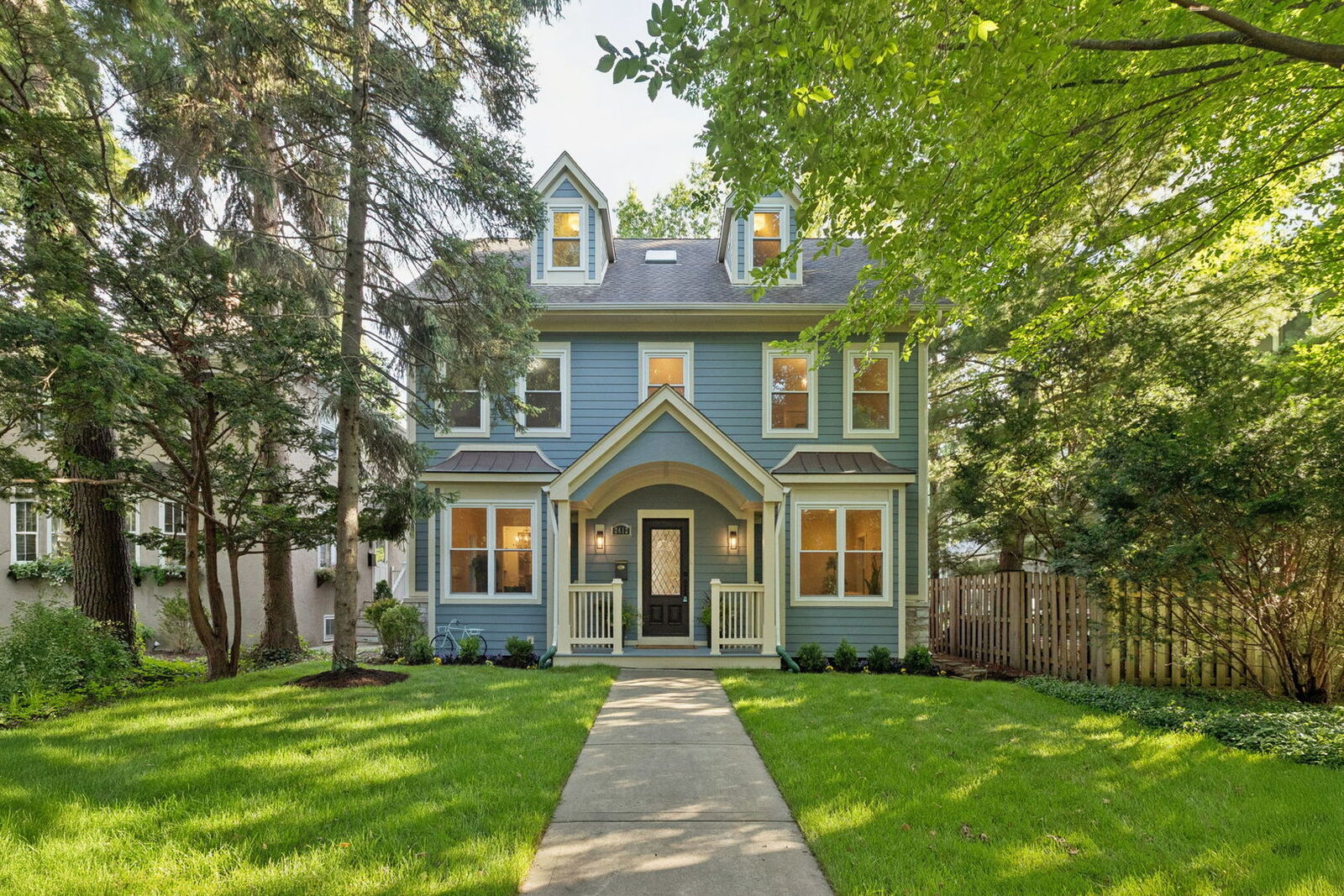 Property Photo:  2412 Noyes Street  IL 60201 