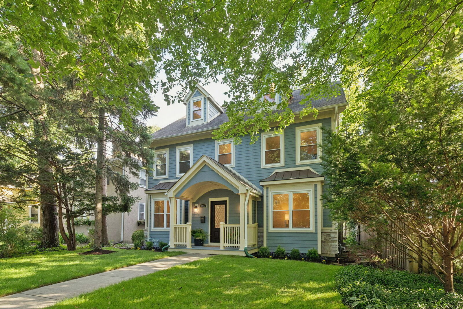 Property Photo:  2412 Noyes Street  IL 60201 