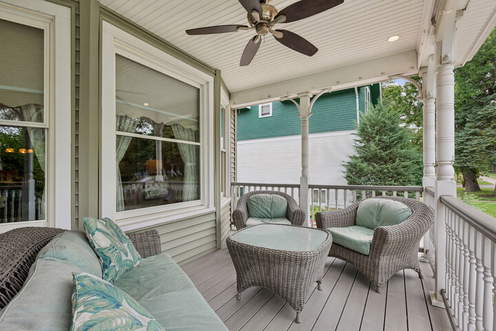 Property Photo: 5909 N East Circle Avenue IL 60631