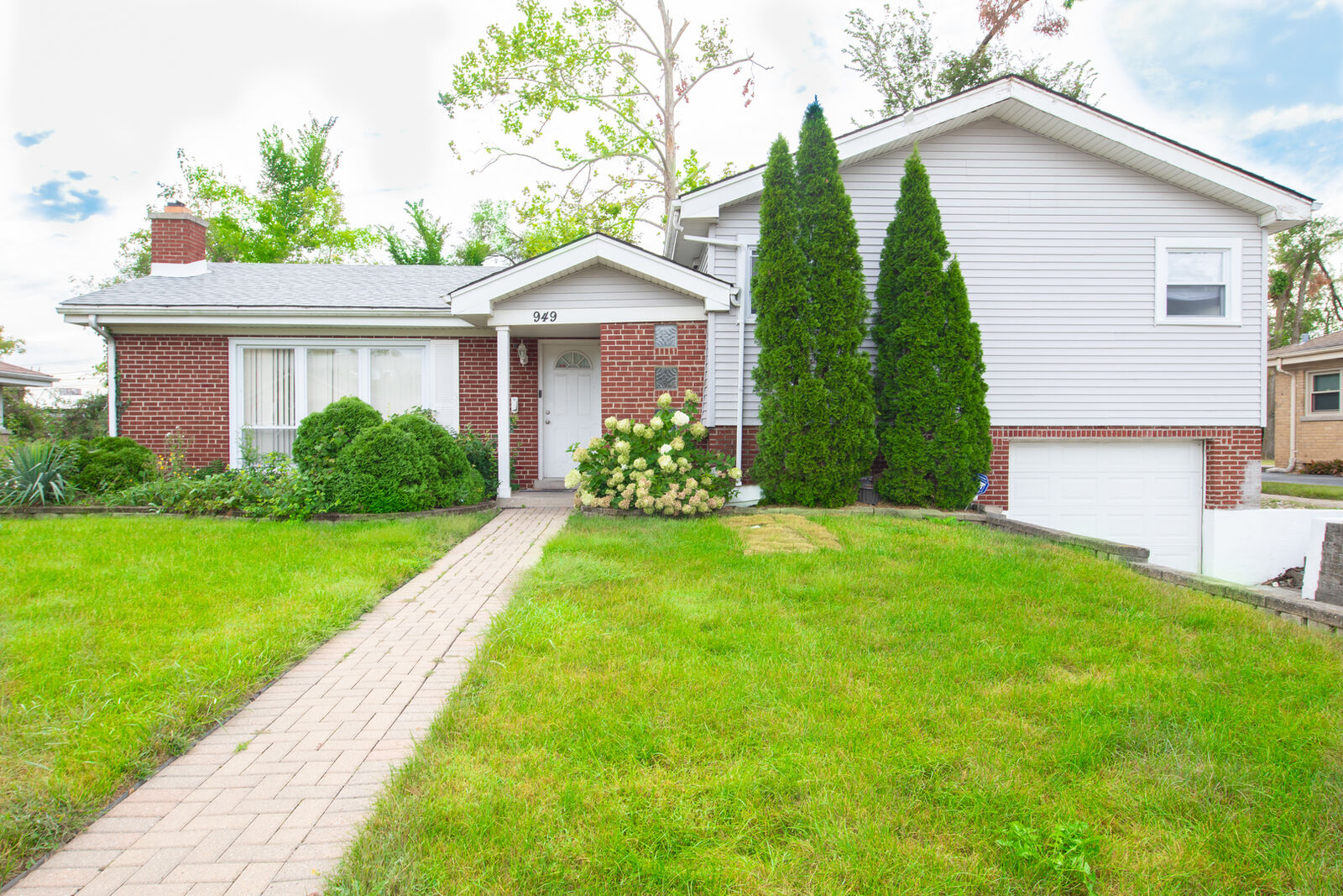 Property Photo:  949 Braemar Road  IL 60422 