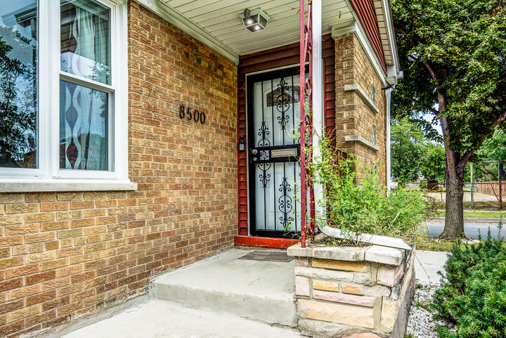 Property Photo:  8500 S Calumet Avenue  IL 60619 