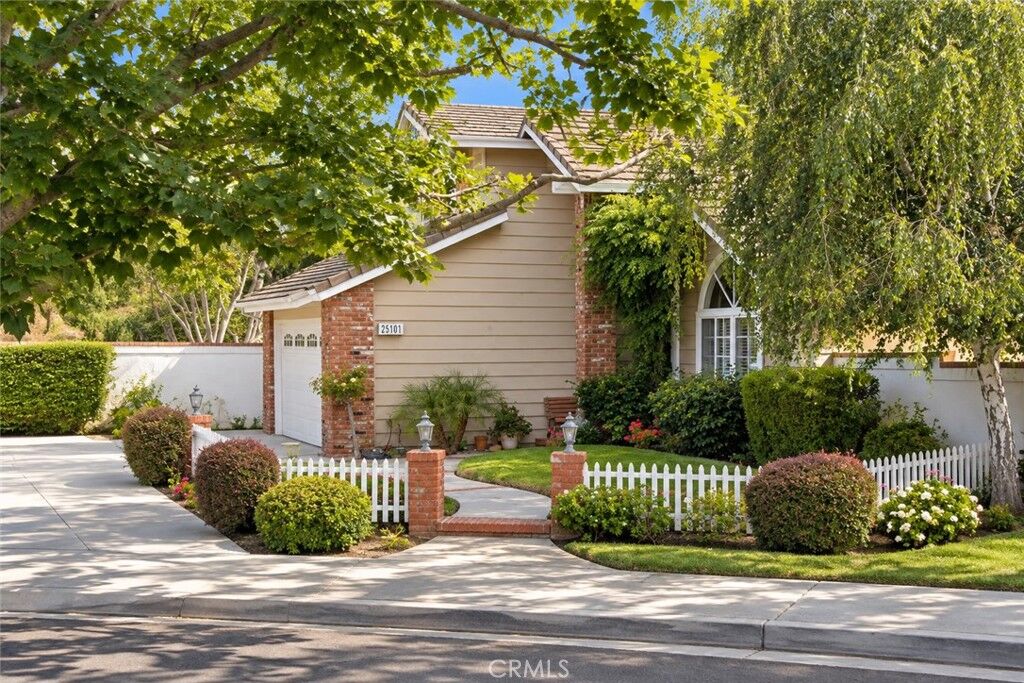 Property Photo:  25101 Danalaurel  CA 92629 