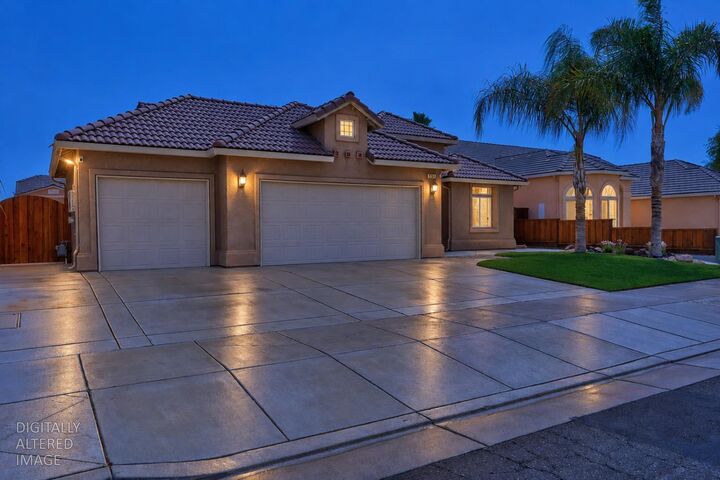 Property Photo: 530 Castlerock Court CA 93635