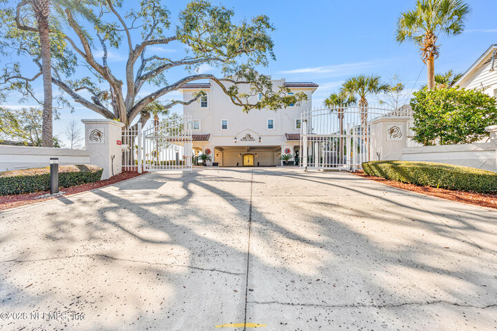 Property Photo:  1616 River Road  FL 32207 