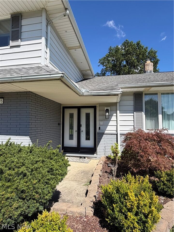 Property Photo:  1905 Camberly Drive  OH 44124 