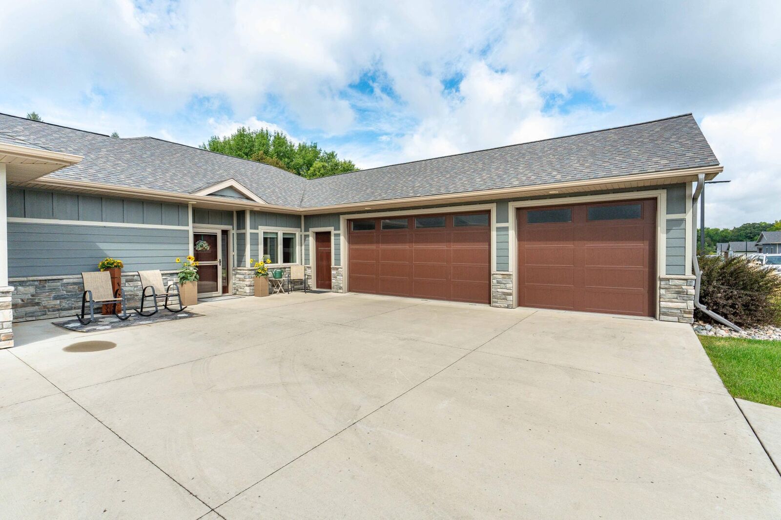 Property Photo:  740 Oak Trail  MN 56537 