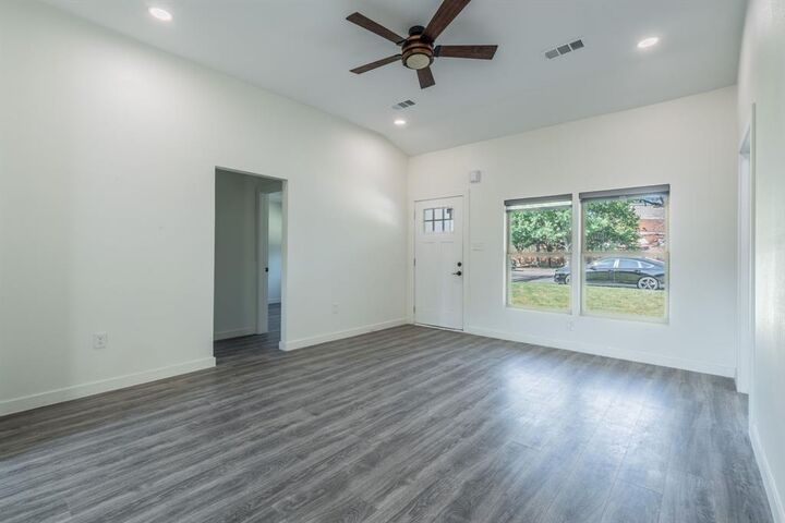 Photo de la propriété:  1808 N Waddill Street  TX 75069 