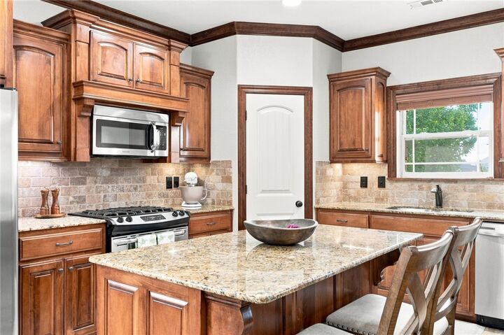 Property Photo: 5608 W Murfield Drive AR 72758