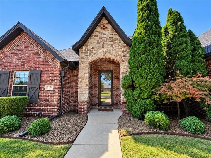 Property Photo: 3209 SW Joshua Avenue AR 72713