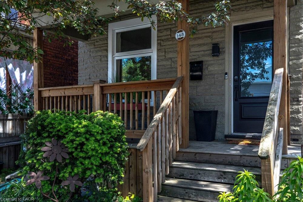 Property Photo:  148 Dundurn Street N  ON L8R 3E8 