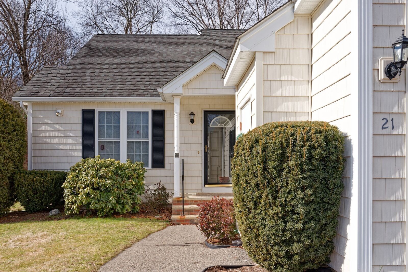 Property Photo:  21 Surry Dr 21  MA 01569 