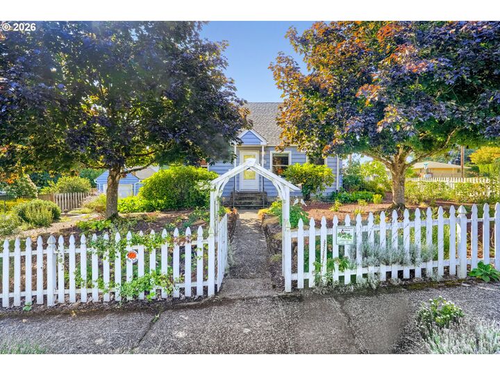 Property Photo:  108 NE 19th Ave  WA 98607 