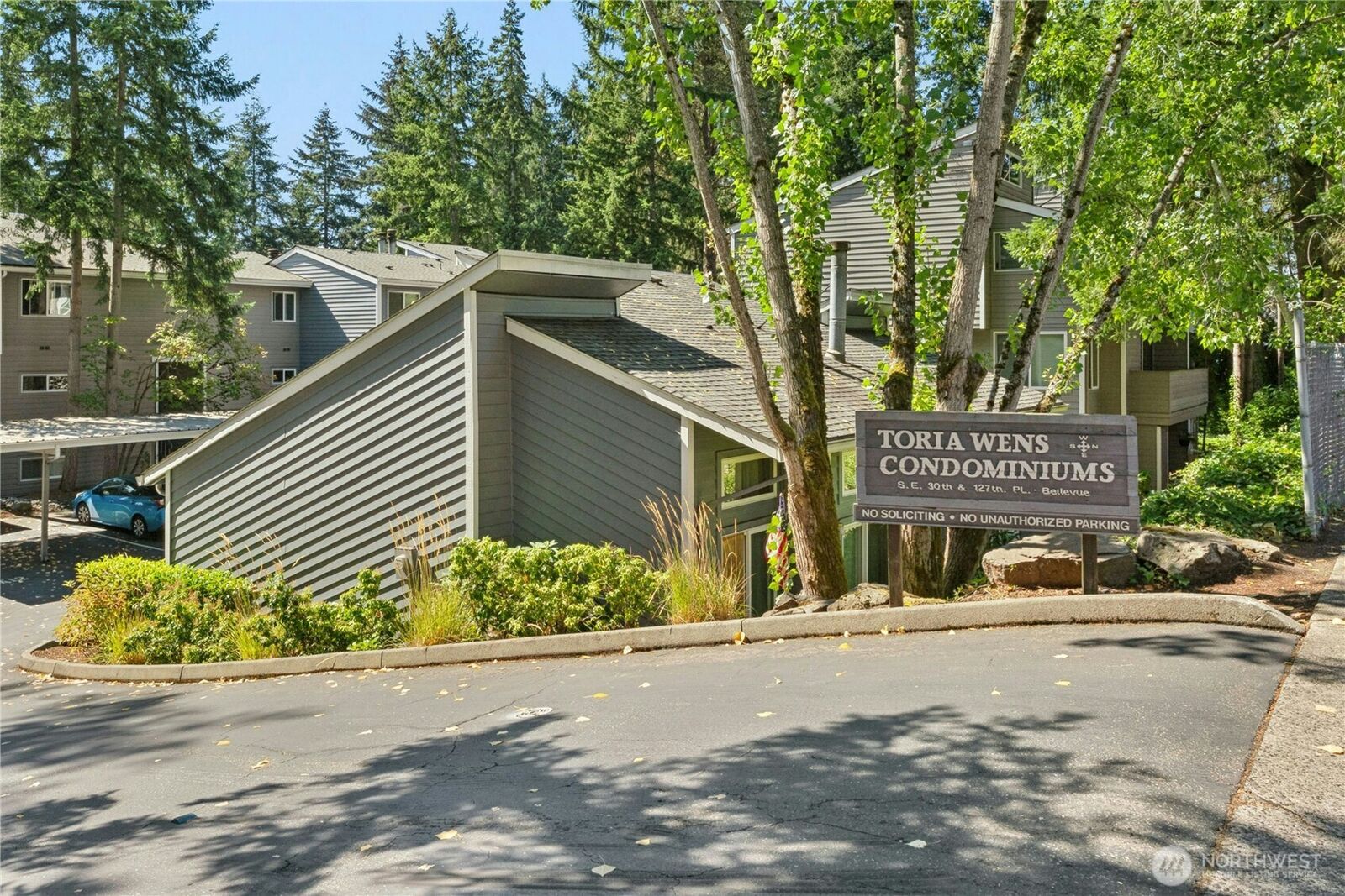 Property Photo:  3033  127th Place SE I11  WA 98005 