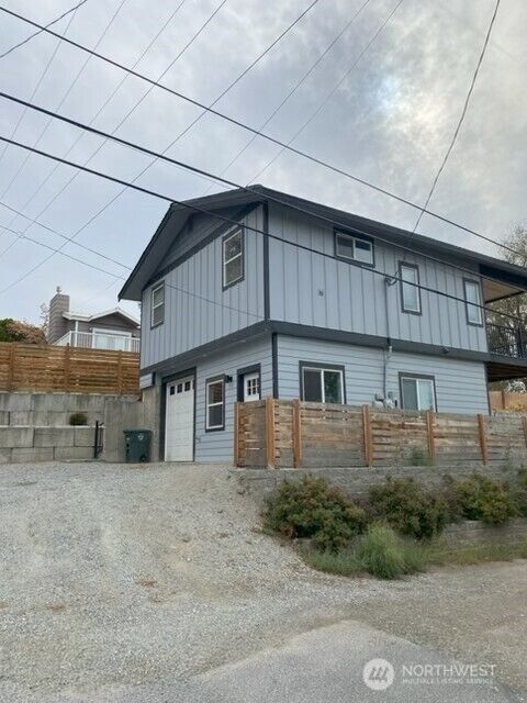 Property Photo: 923 E Wapato Avenue WA 98816