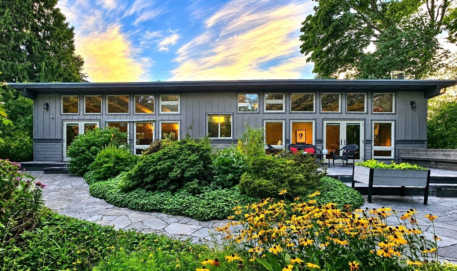 Property Photo: 16 Cascade Key WA 98006