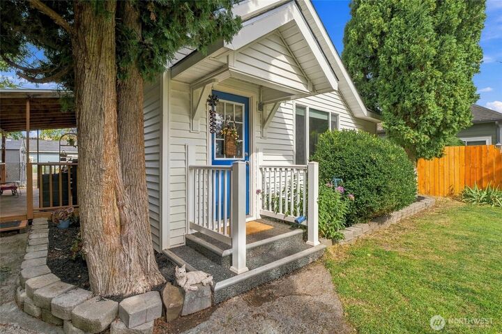 Property Photo:  319 NW C St  WA 98823 