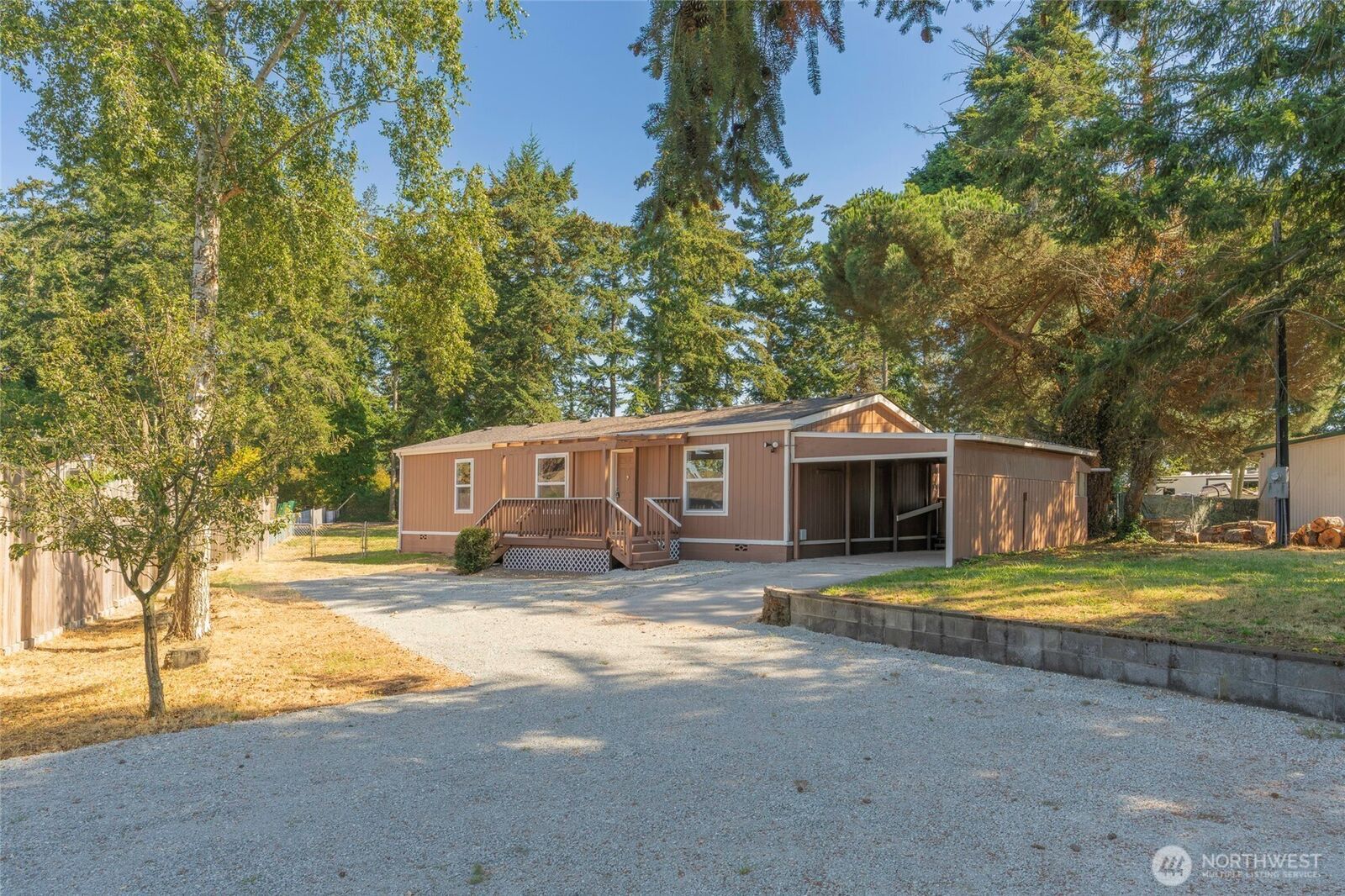 Property Photo:  1004  Diane Avenue  WA 98277 