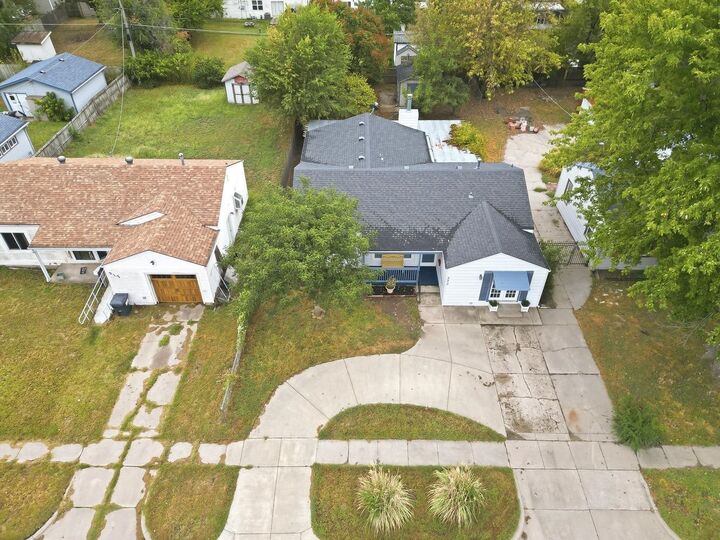 Property Photo:  323 W 34th St S  KS 67217 