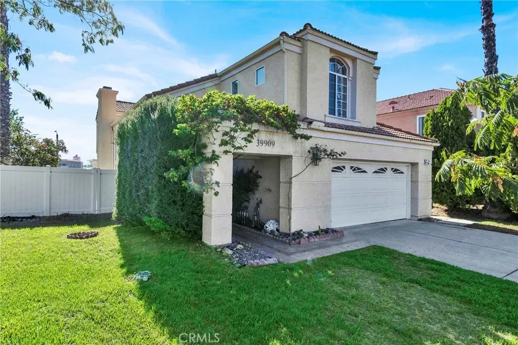 Property Photo:  39909 Via Castana  CA 92563 