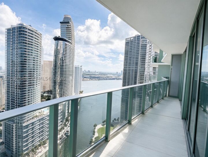 Property Photo:  77 SE 5th St 4003  FL 33131 