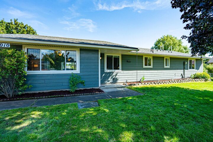 Property Photo:  5010 N Tiara Ct  WA 99027 