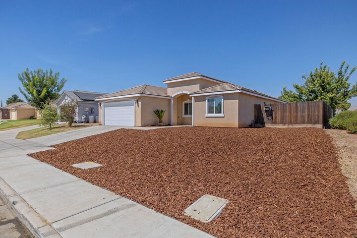 Property Photo:  414 Summit Avenue  CA 93286 