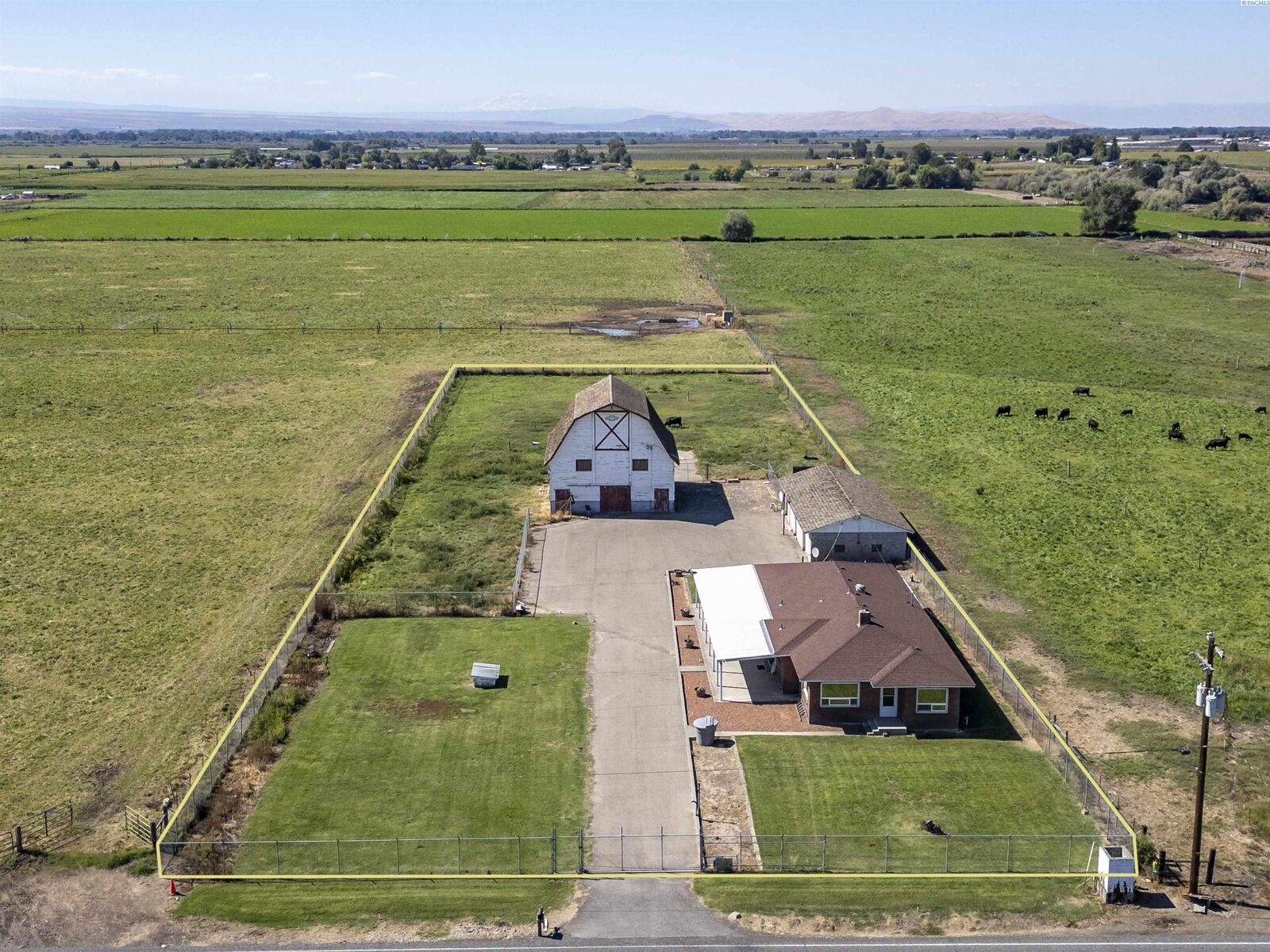 Property Photo:  3050 Midvale Road  WA 98935 