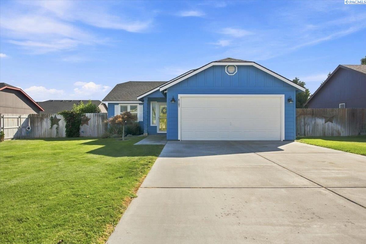 Property Photo:  6107 Westport Ln  WA 99301-7801 