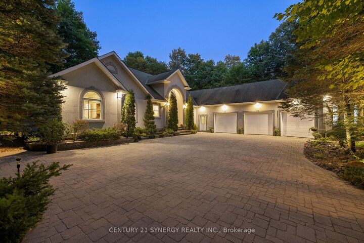 Property Photo: 5732 Queenscourt Crescent ON K4M 1K3