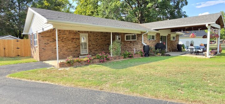 Property Photo: 17 Breakenridge Drive OK 74432