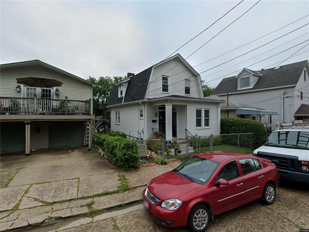 Property Photo:  911 Lenz Ave  PA 15003 