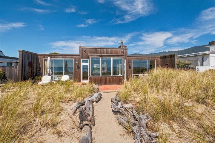 Property Photo:  290 Seadrift Road  CA 94970 