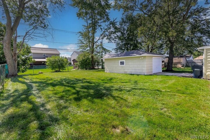 Property Photo:  82 Riverdale Drive  NY 14072 