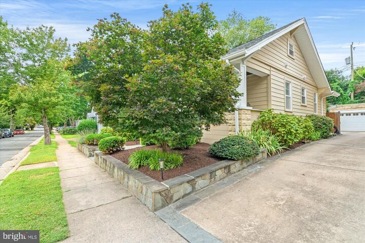 Property Photo:  16 E Walnut Street E  VA 22301 