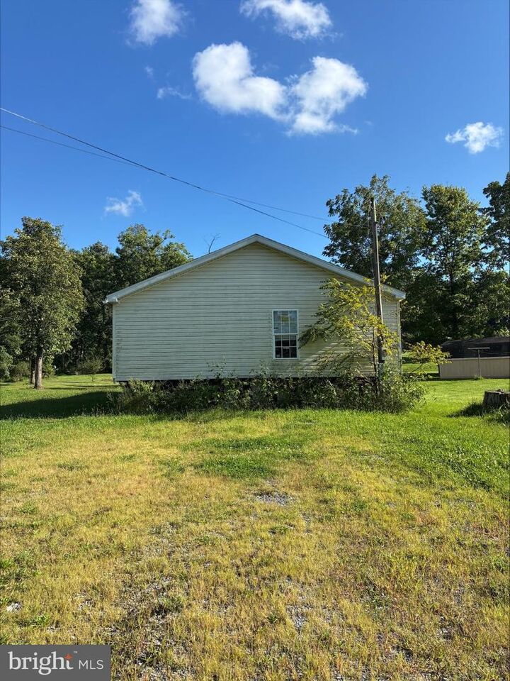 Property Photo:  18 Maple Avenue  PA 17029 