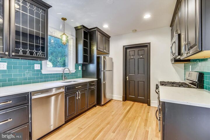 Property Photo: 400 Meadow Lane VA 22042