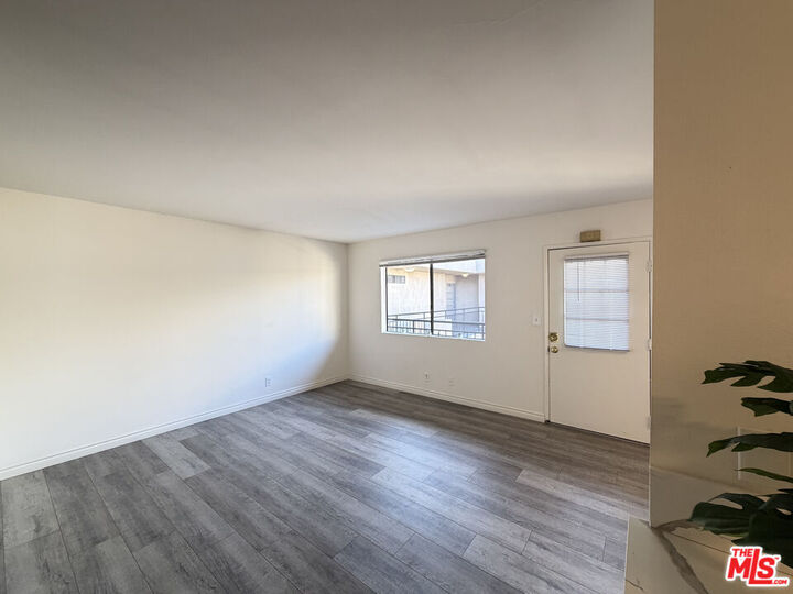 Property Photo: 326 S Manhattan Pl, Unit 210 CA 90020