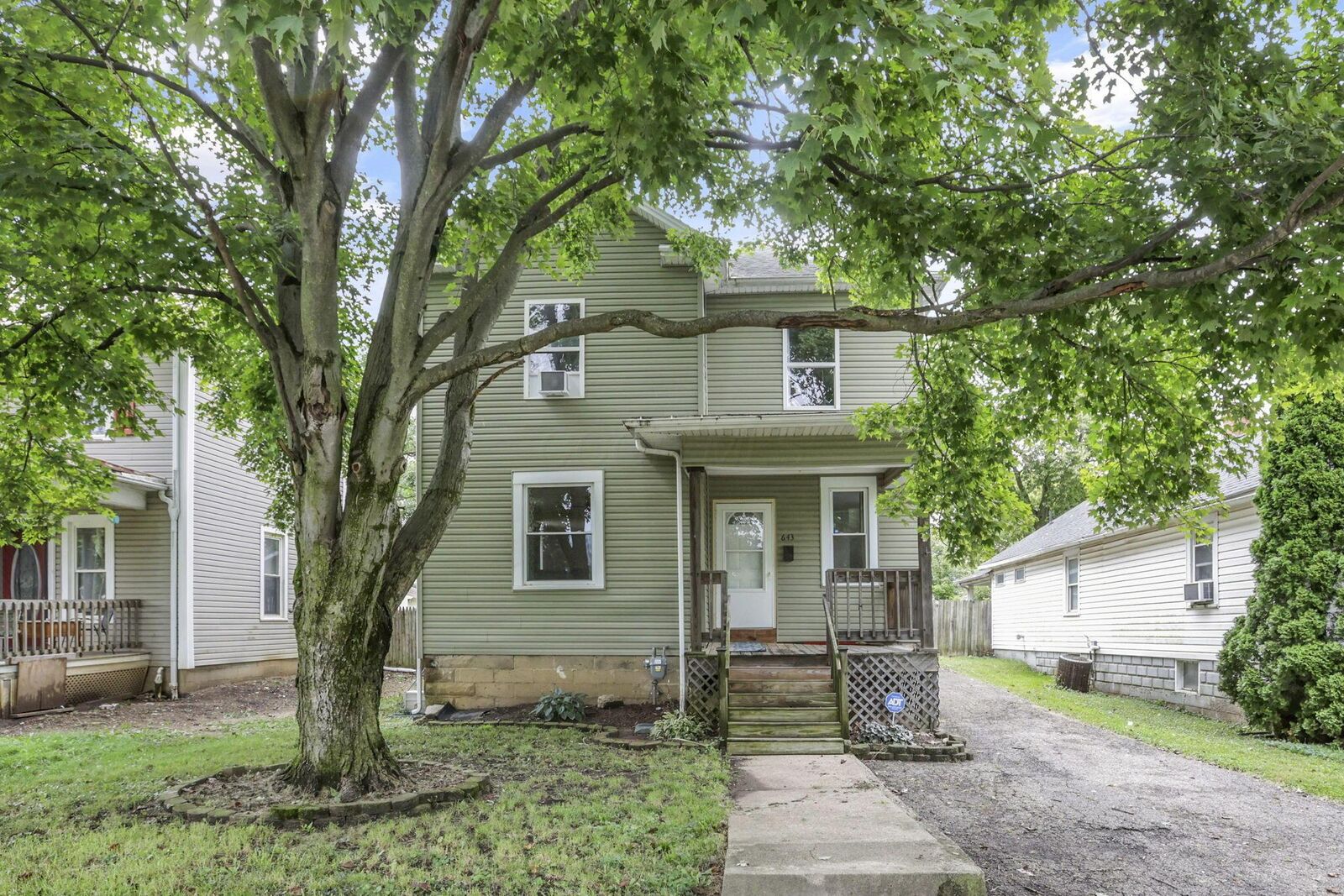 Property Photo:  643 E Walnut Street  OH 43130 