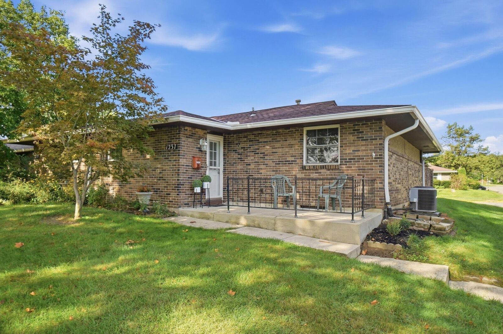 Property Photo:  1237 Woodbrook Lane  OH 43223 