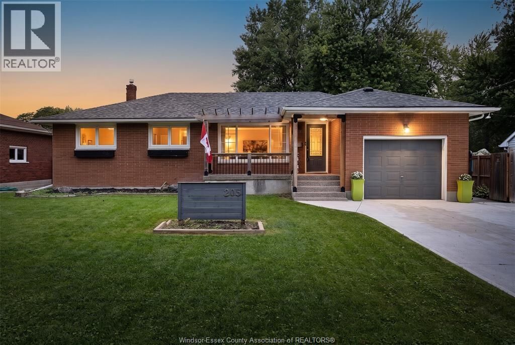 Property Photo:  205 Gosfield Townline East  ON N8M 2R8 