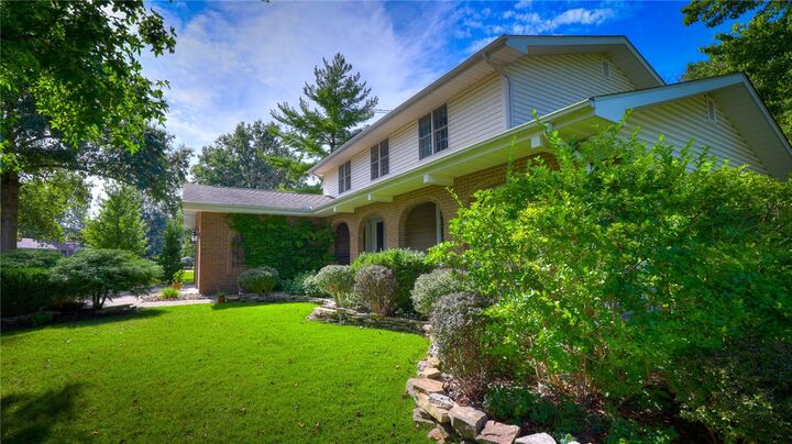 Property Photo:  1712 Burning Tree Drive  IL 62521 