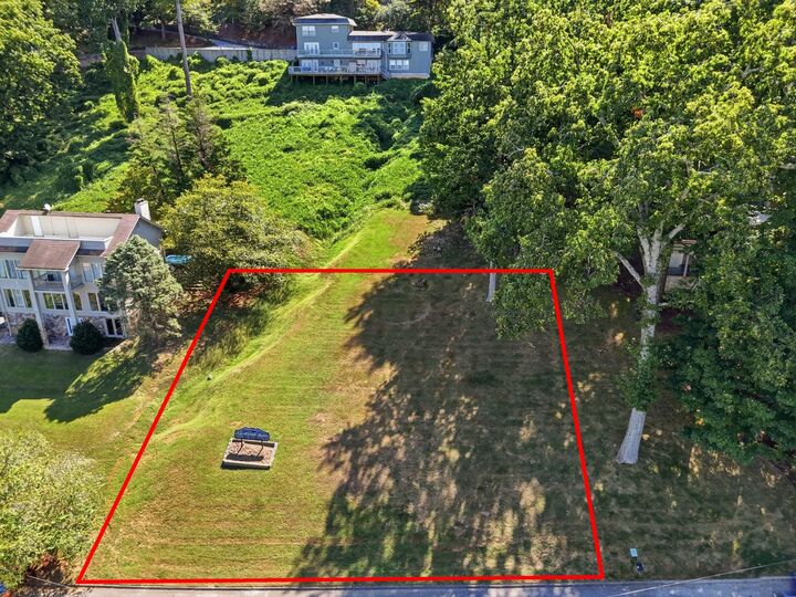 Property Photo: 1720 S Crest Manor Lane TN 37404
