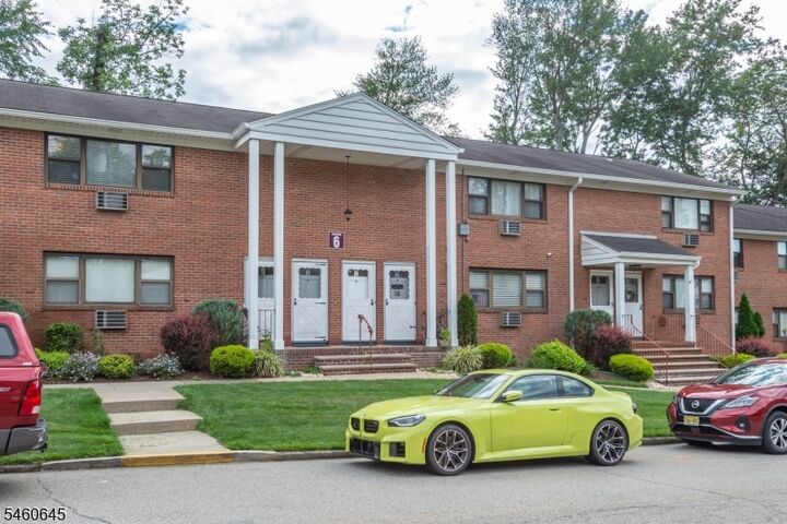 Property Photo:  6 Colonial Dr E  NJ 07424 