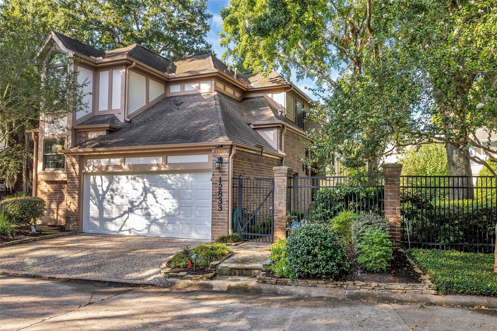 Property Photo:  12833 Kingsbridge Lane  TX 77077 