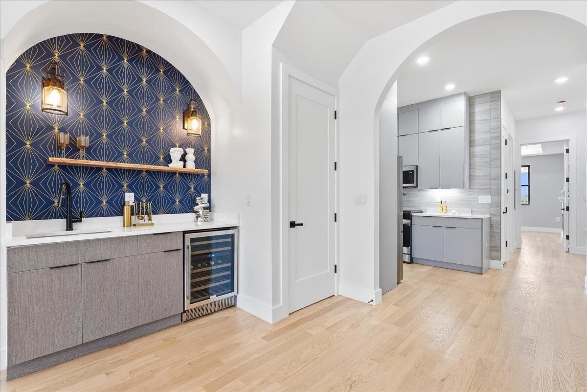 Property Photo:  81 Lexington Ave 1  NJ 07304 