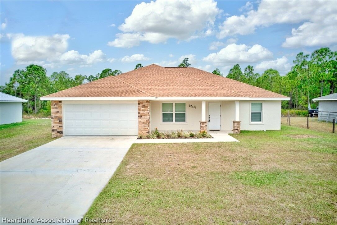 Property Photo: 6607 Burkett Avenue FL 33875
