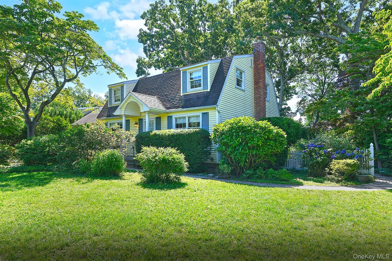 Property Photo:  20 Brook Lane  NY 11787 